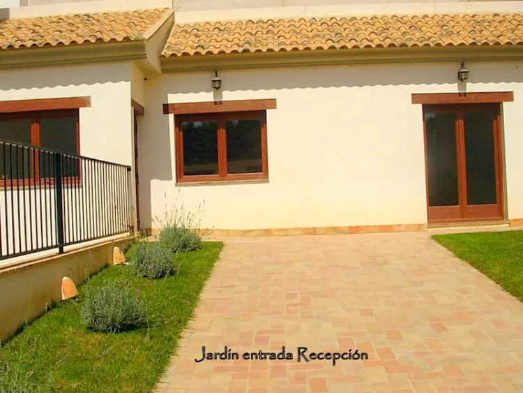 Jardín de entrada