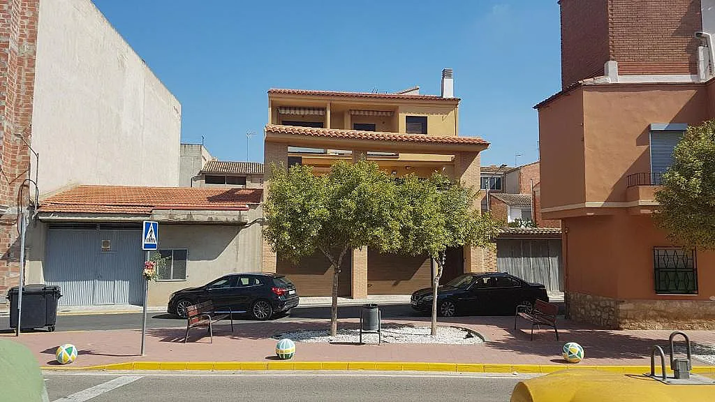 Fachada en Navarrés
