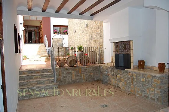 Patio de piedra de Casa Frigols